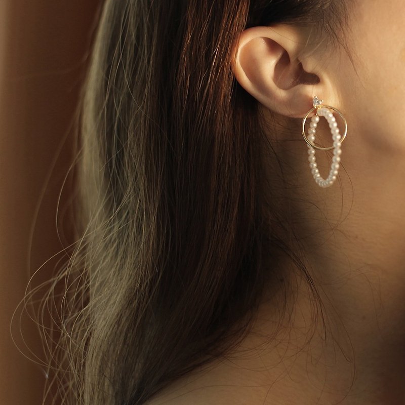 MissQueeny small universe of natural pearl gold ring big circle earrings - ต่างหู - โลหะ สีทอง