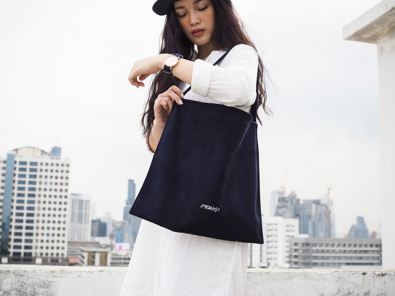 Navy leather bag - กระเป๋าแมสเซนเจอร์ - วัสดุกันนำ้ สีน้ำเงิน