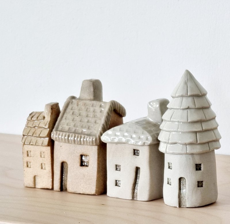 Mini size terracotta house (sold as a pair) - 花瓶/花器 - 陶 卡其色