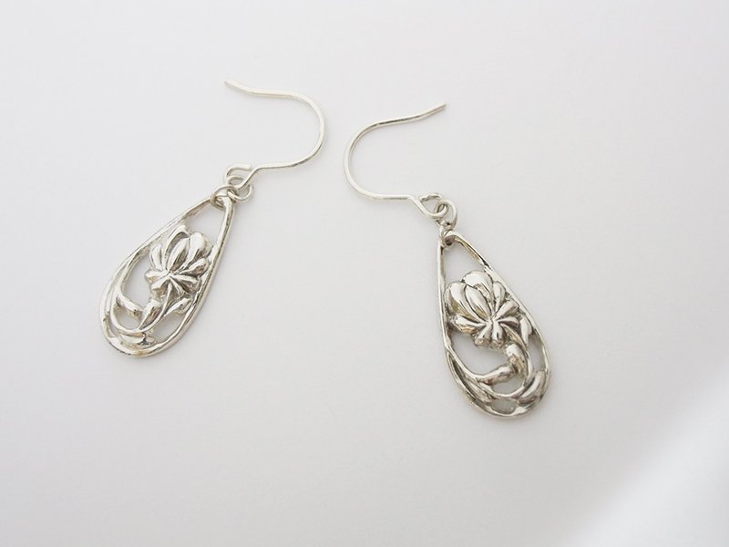 ハンガリーの刺繍しずくピアスシルバー925 - 耳環/耳夾/耳骨夾 - 其他金屬 銀色