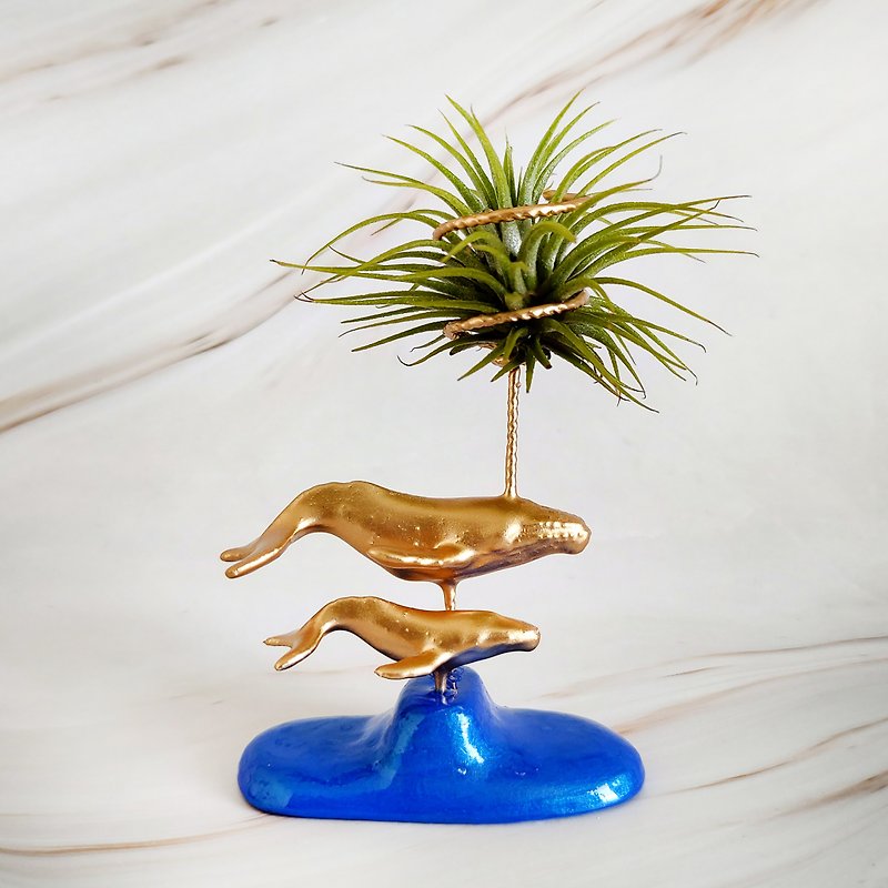 Air Plant Holder (Humpback Whale Mum and Baby) for gift and decorate - 植物/盆栽/盆景 - 樹脂 金色