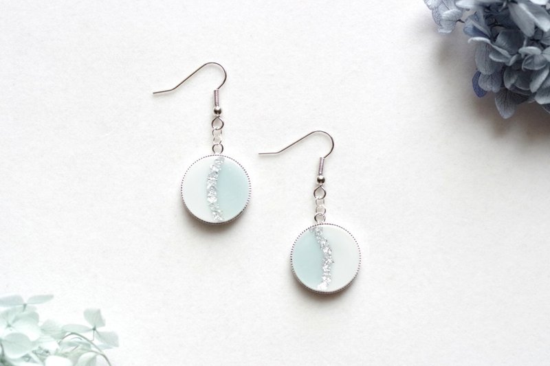 Resin Art Round Earrings - Morning Beach - ต่างหู - เรซิน สีน้ำเงิน