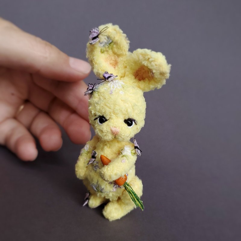 Ooak mini stuffed Bunny. Artist teddy. Dollhouse miniature. Do pet. Microtoysby - 公仔/玩偶 - 棉．麻 黃色