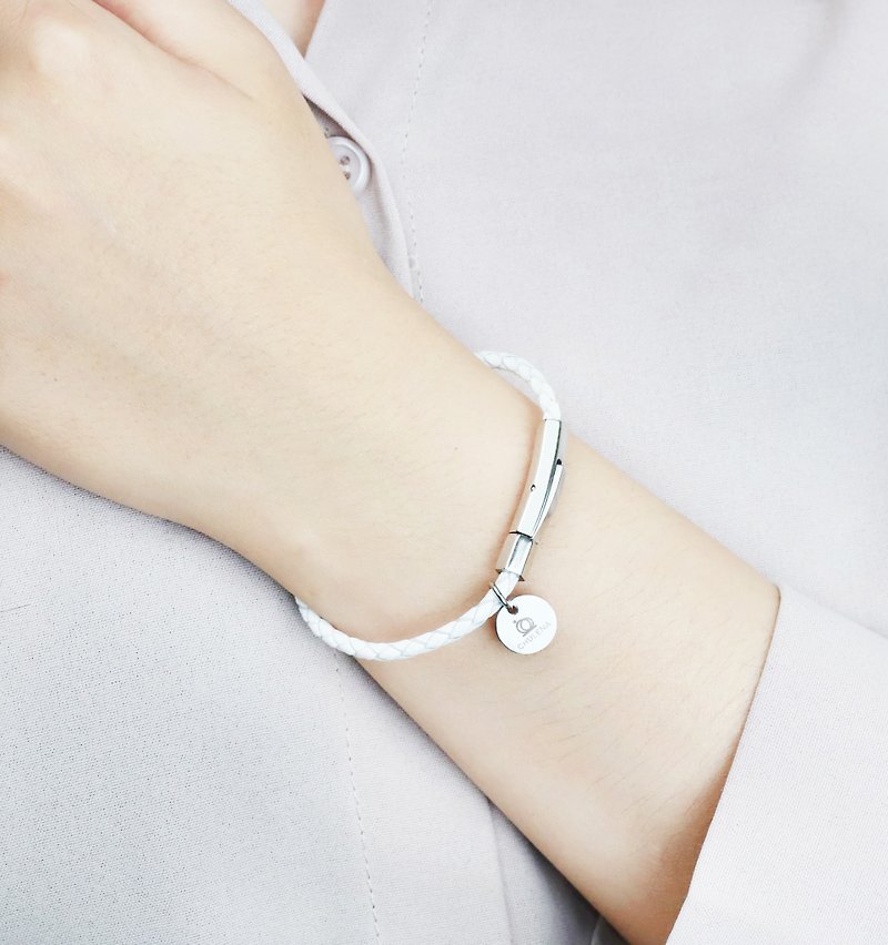 [Customized] Single circle hexagonal column braided leather rope bracelet (8 colors) / Customized engraving - สร้อยข้อมือ - หนังแท้ ขาว
