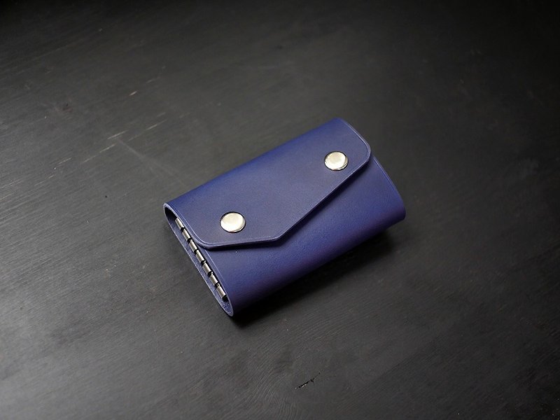 【優惠中】真皮六孔鑰匙包-湛藍色【夫烈區雕刻皮】 - 鑰匙圈/鎖匙扣 - 真皮 藍色