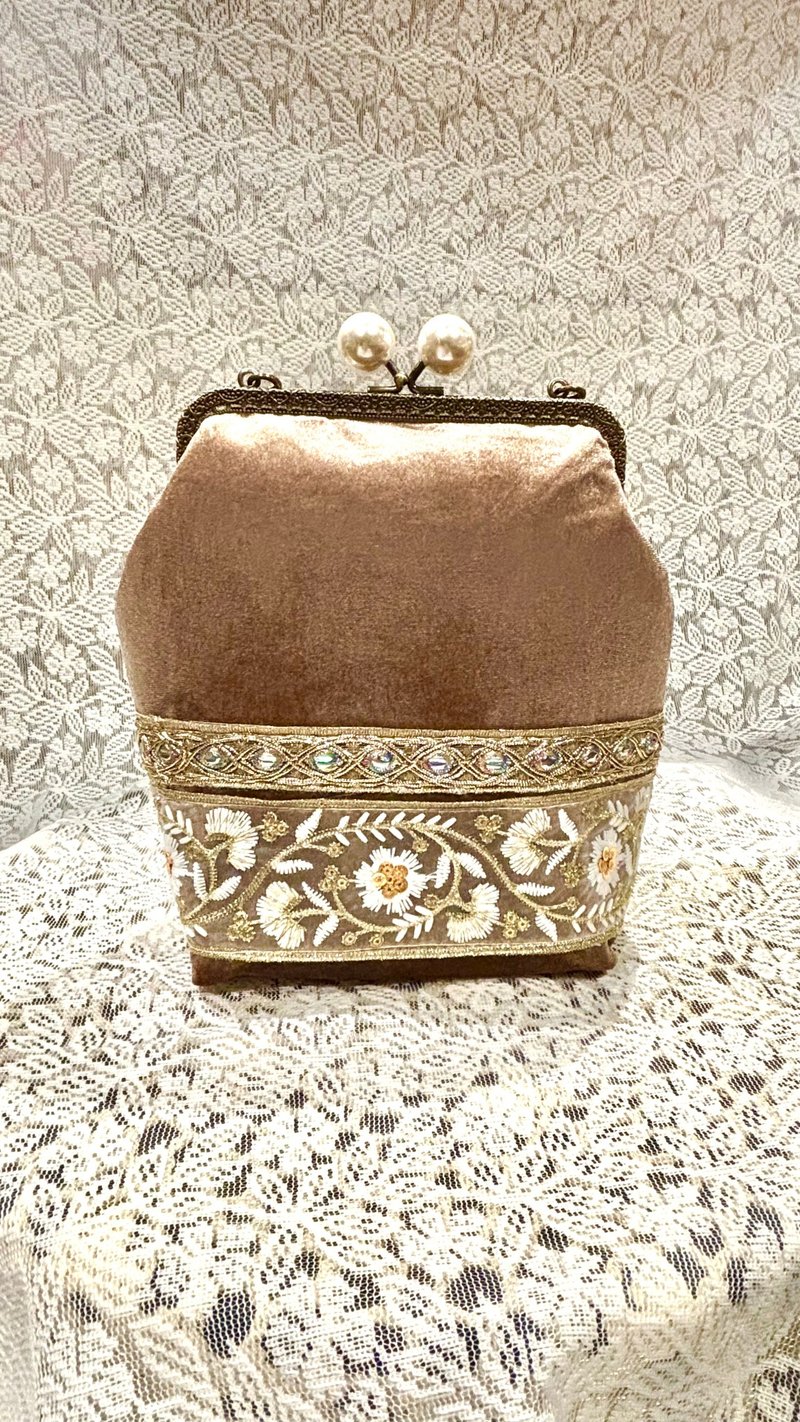 MBC Handmade 15cm Square Clasp Purse with Pearl Topper, Velvet Embroidered Strap, Charcoal Brown - กระเป๋าแมสเซนเจอร์ - ผ้าฝ้าย/ผ้าลินิน สีนำ้ตาล