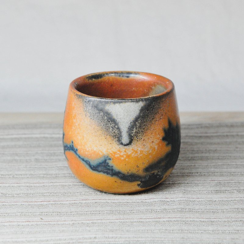 Wood burning pottery hand made. Black coral, tree cup on the sea floor - ถ้วย - ดินเผา สีส้ม