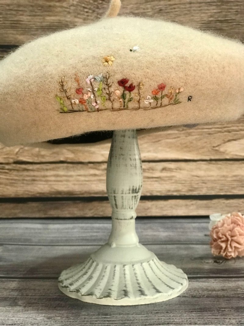 Original design hat new autumn and winter wool hand embroidered hat - หมวก - ขนแกะ สีกากี