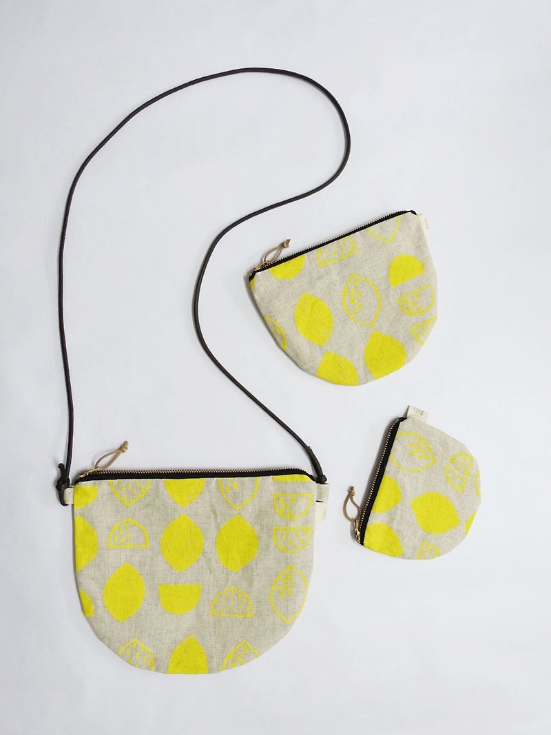Screen printing  Zipper crossbody bag lemon - กระเป๋าใส่เหรียญ - ผ้าฝ้าย/ผ้าลินิน สีเหลือง