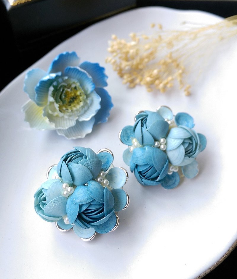 [Western antique jewelry / old age] 1970s light blue gradient fine flower set - Earrings & Clip-ons - Other Metals Blue