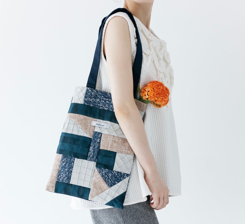 Patchwork Tote Bag 03 - กระเป๋าถือ - ขนแกะ สีน้ำเงิน