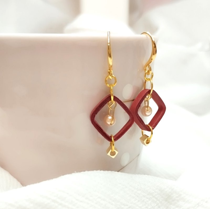 Paper quilling paper craft paper jewelry handmade accessories-Fangyuan/volcanic red paper earring - Earrings & Clip-ons - Paper Red