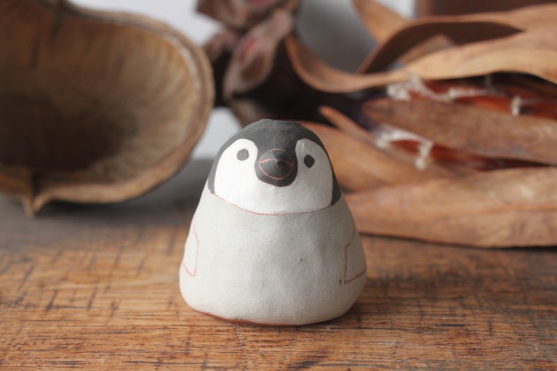 Flower vase of Emperor penguin chick - เซรามิก - ดินเผา สีดำ