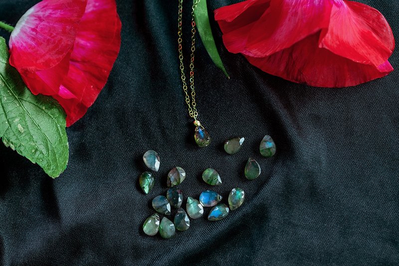 Labradorite Moonstone Dainty Necklace 【A Piece of Moonlight】 Korea Jewelry - 項鍊 - 半寶石 藍色