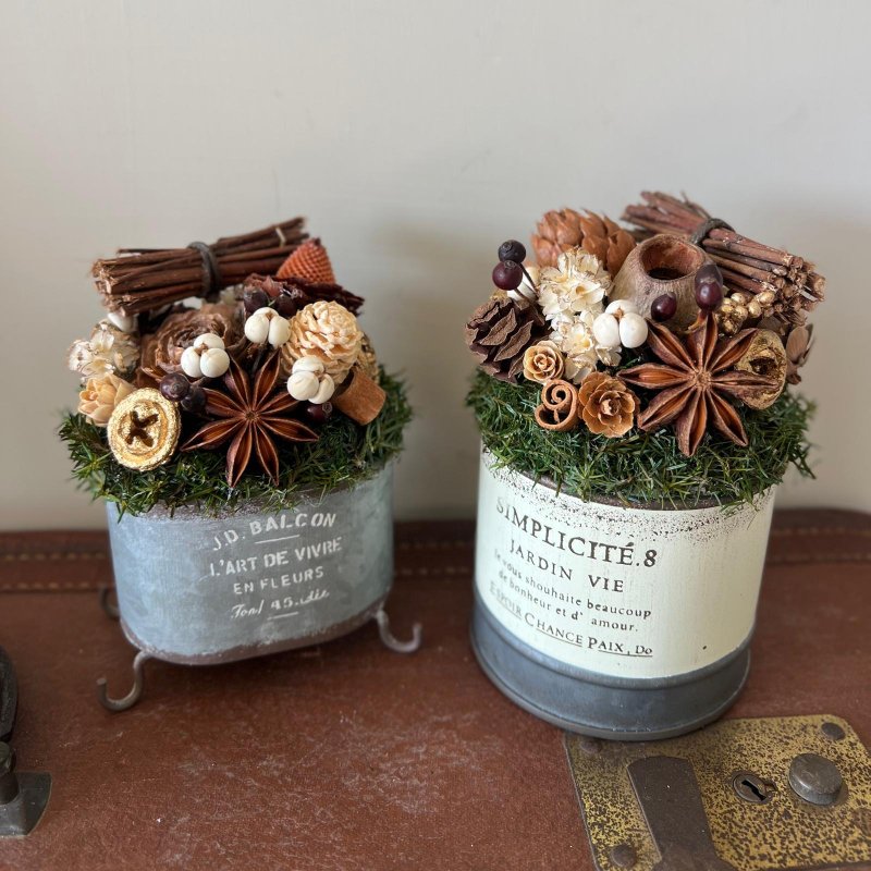 Vintage Nut & Cedar Christmas Pot - ช่อดอกไม้แห้ง - พืช/ดอกไม้ 