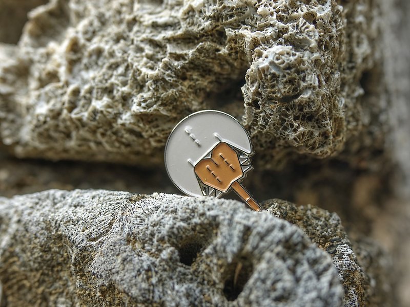 | Caspian badge | Horseshoe crab - Badges & Pins - Other Metals 