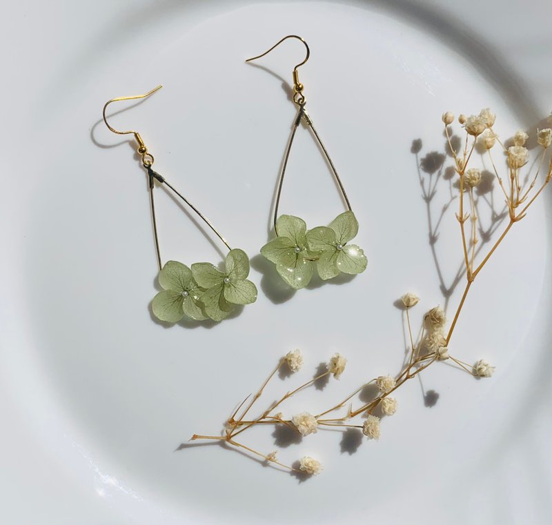 Embossed Resin Earrings|Eternal Flower Earrings|Dried Flower Earrings - ต่างหู - พืช/ดอกไม้ สีเขียว