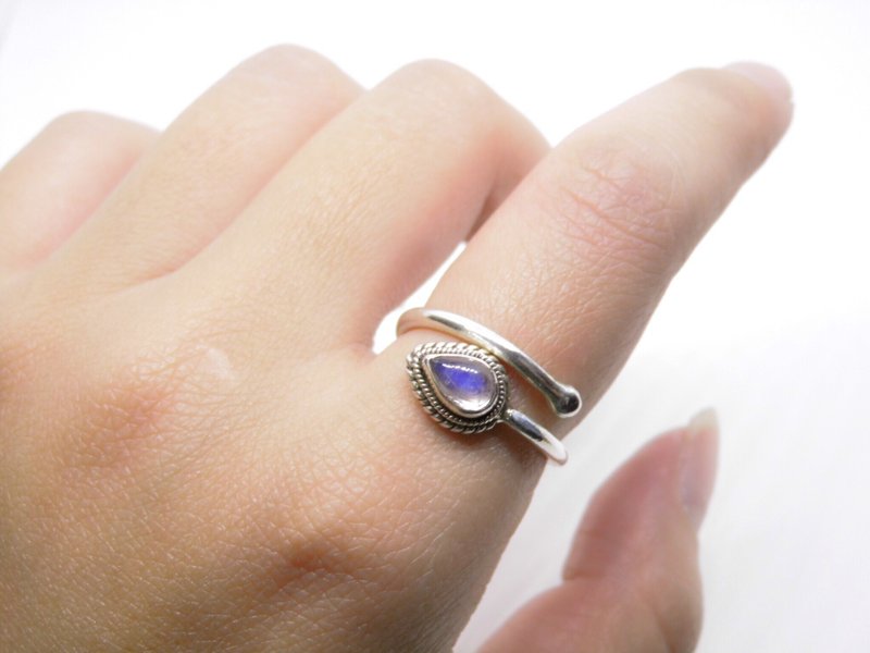 Moonstone Silver drop live ring ring inlaid hand-made in Nepal - General Rings - Gemstone Blue