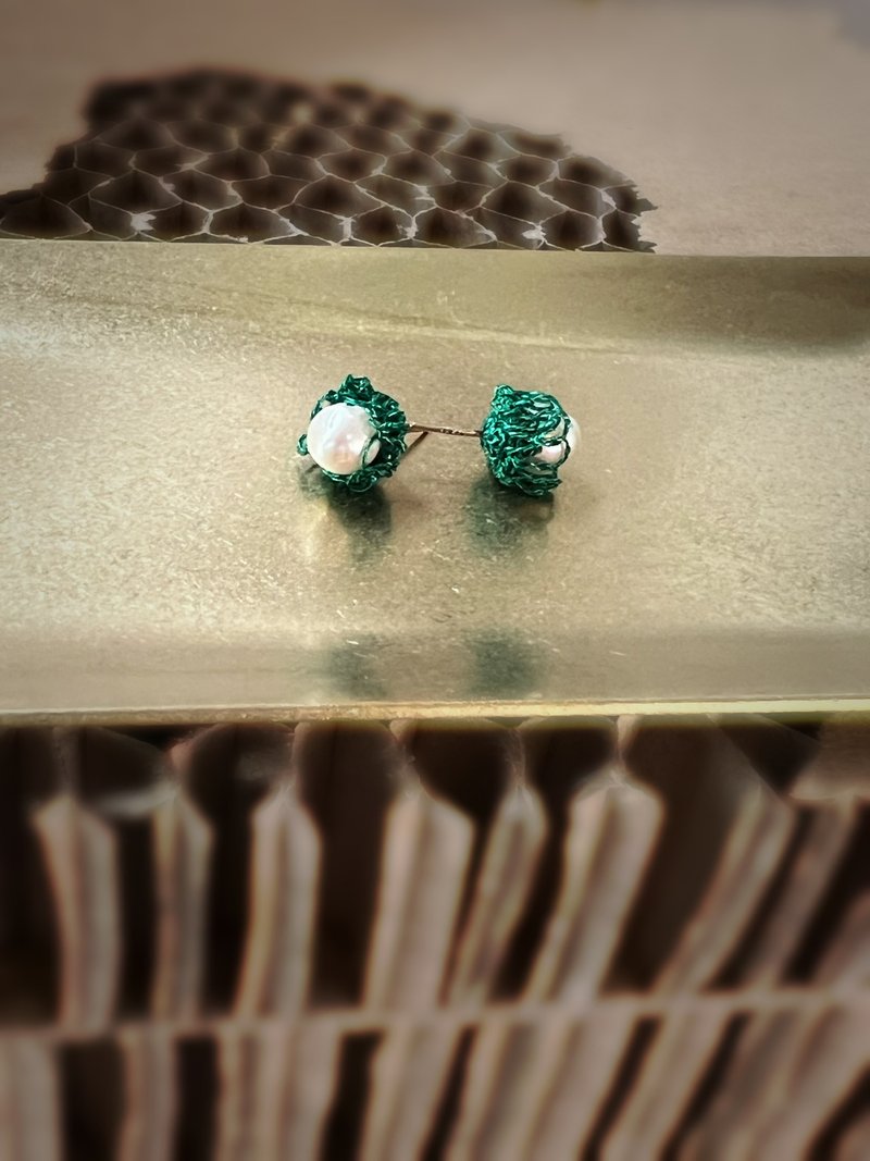 Bud Freshwater Pearl Handwoven Earrings-Green-Ready Stock - ต่างหู - ไข่มุก สีเขียว