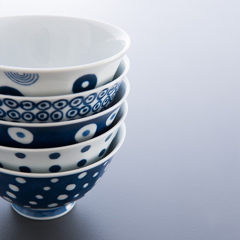 【西海陶器】波佐見燒 藍丸紋輕量飯碗 (5件式) - 禮盒組 - 碗 - 其他材質 多色