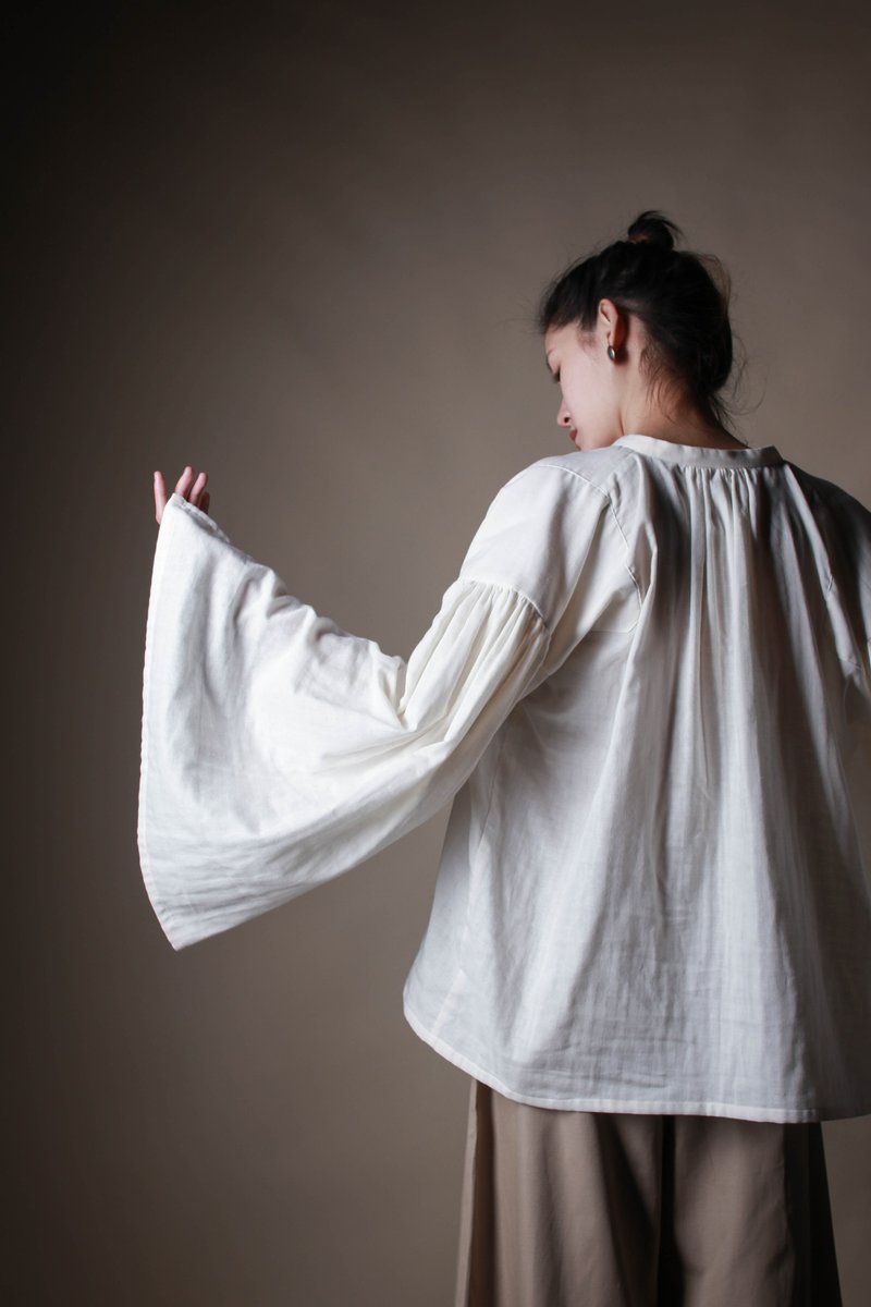 川 衣 WEAR BEING 寬袖散狀領口綁帶上衣 白 - 女上衣/長袖上衣 - 棉．麻 白色