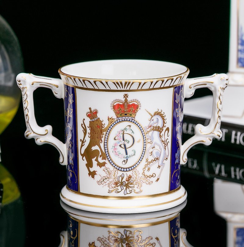 Royal Crown Derby Queen's 1997 golden double ear cup bone china mug - แก้ว - เครื่องลายคราม 