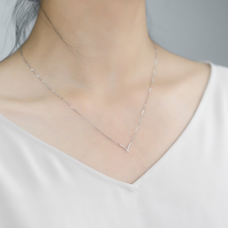 【輕珠寶】純18K簡約V型鑽石吊墜項鍊 鎖骨鍊客製化設計訂製 P020 - 鎖骨鍊 - 鑽石 銀色