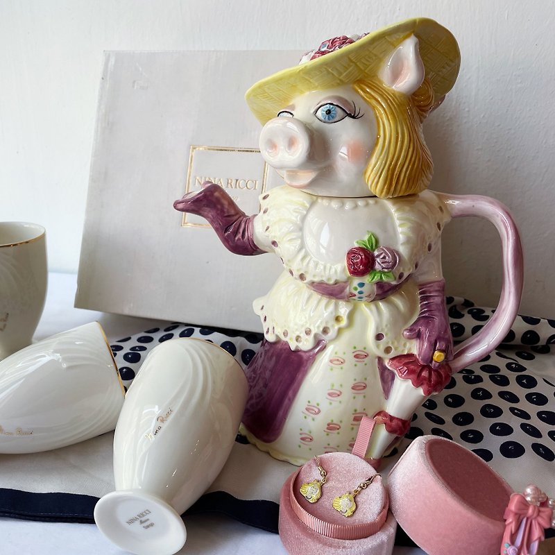 Miss Piggy Teapot, Miss Pig pours tea for you Miss Piggy Teapot - กระติกน้ำ - เครื่องลายคราม สึชมพู