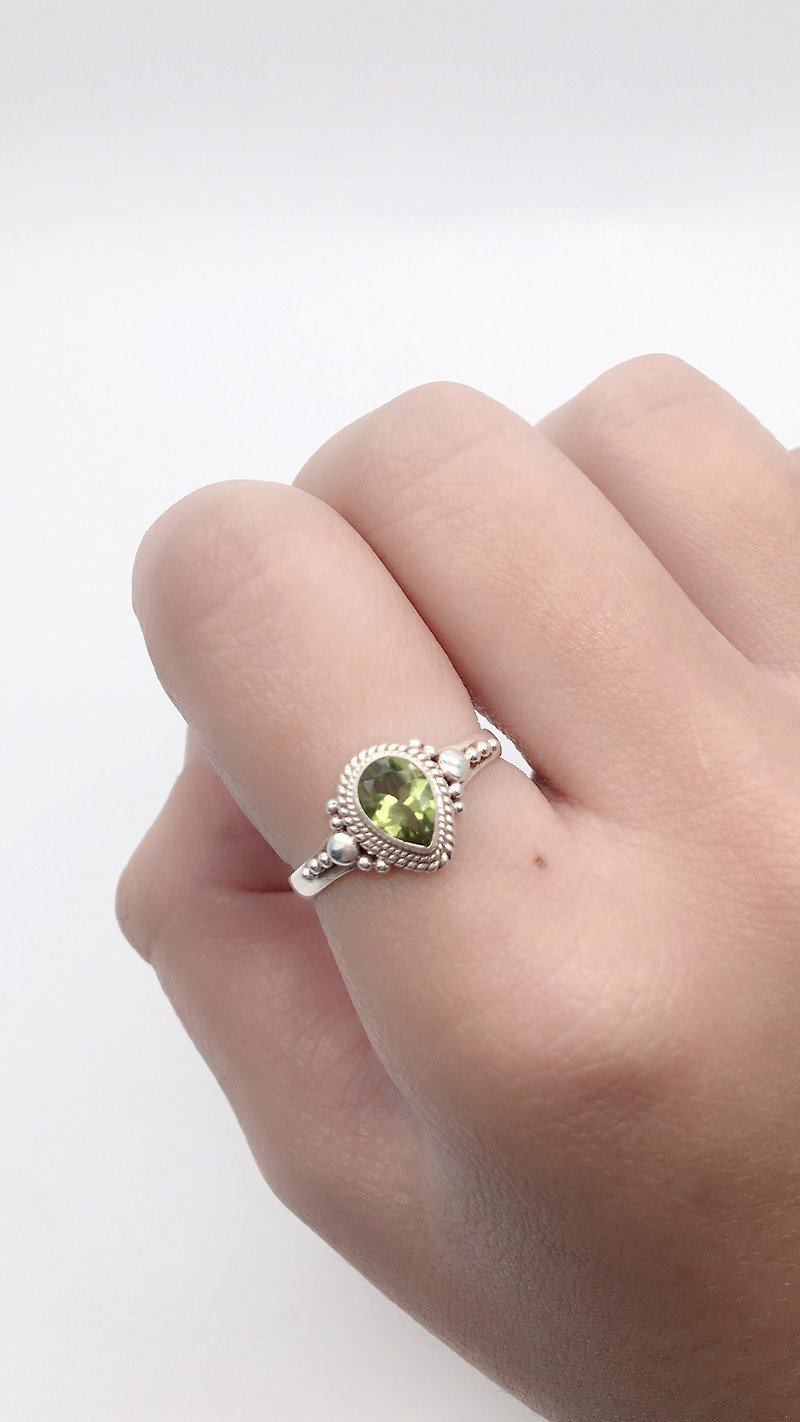 橄欖石925純銀典雅款戒指 尼泊爾手工鑲嵌製作 - 戒指 - 寶石 綠色