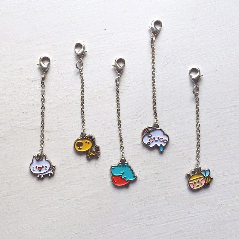 Short chain charms_a total of five - Other - Other Metals Multicolor
