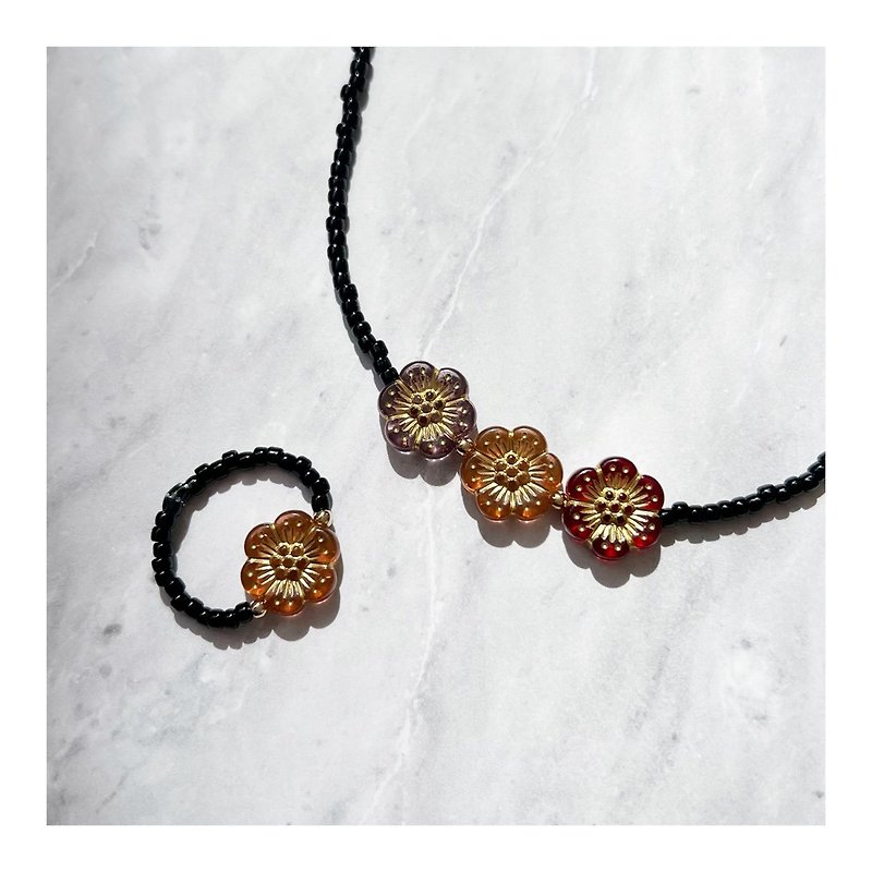 Flower necklace & ring set【black】 - 親子裝 - 玻璃 黑色