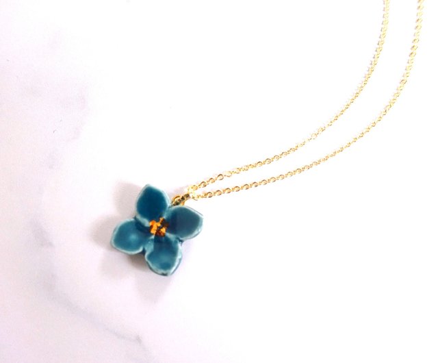 小さな花のnecklace 深緑