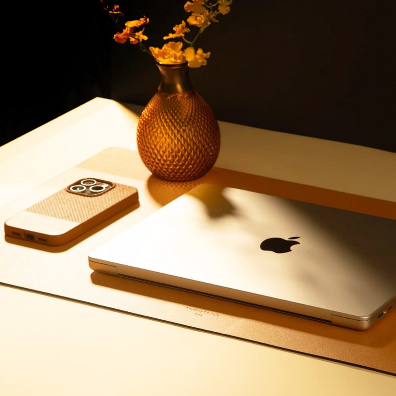 Native Union | Paris Series Two-tone Leather Table Mat - Classic Black & Stone Yellow - แผ่นรองเมาส์ - หนังแท้ หลากหลายสี