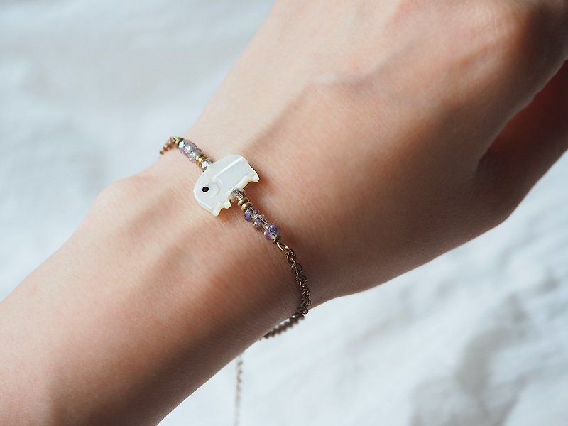 majime shell jewelry elephant Bronze lighter glass beads bracelet B40 - Bracelets - Shell White