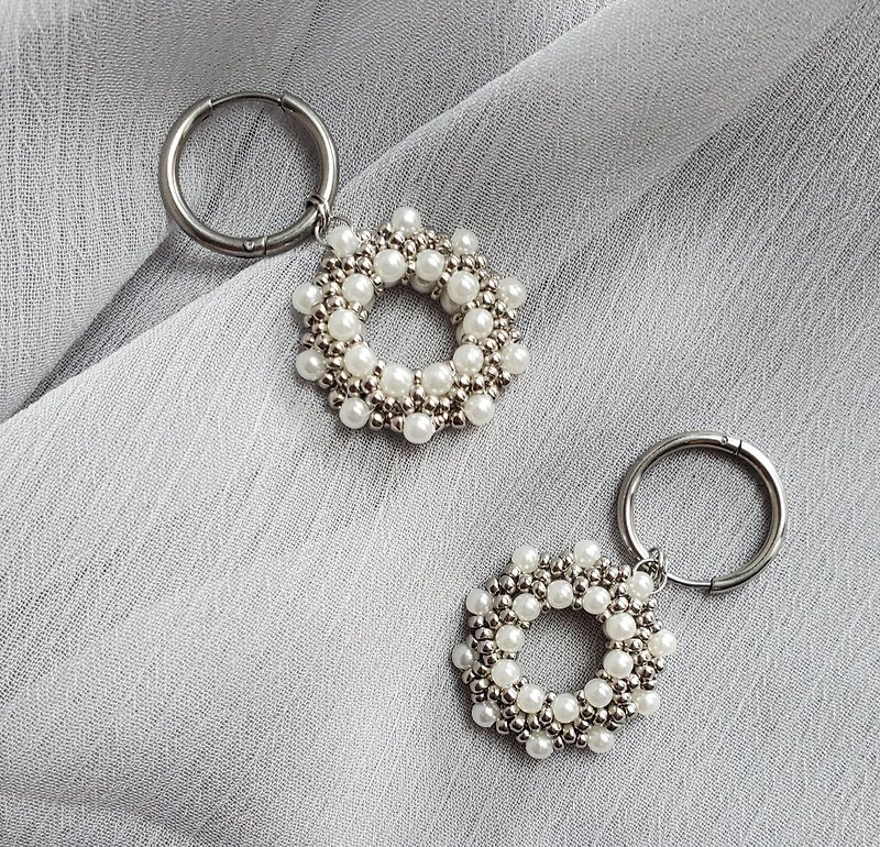 珍珠韶華系列 時輪珍珠編織耳環 日本珠 禮物 - 耳環/耳夾 - 其他材質 銀色