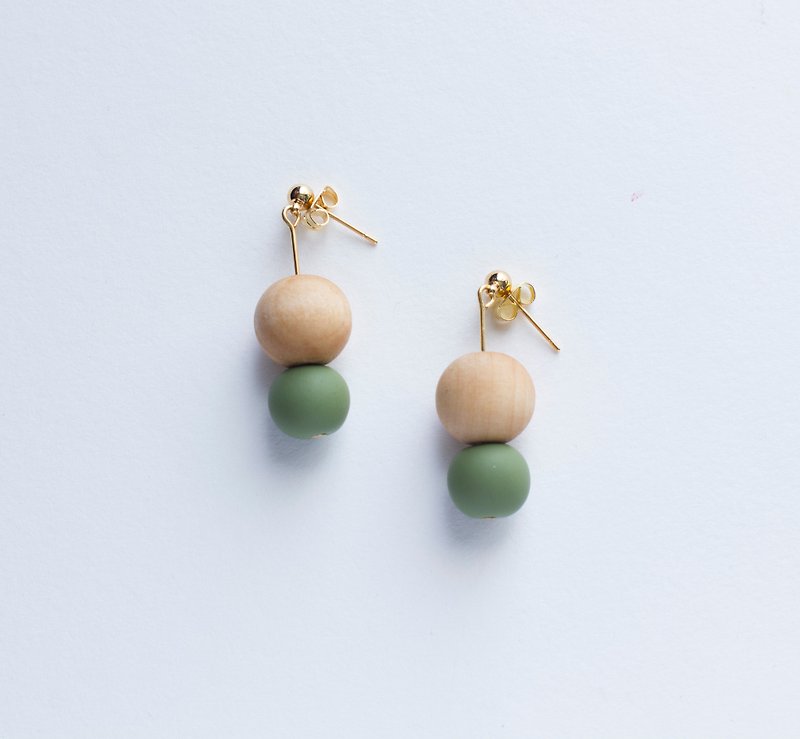 手作 軟陶 木頭 大小 兩顆球系列之 木頭 淺綠色 耳環 鍍金耳針 - 耳環/耳夾 - 黏土 綠色