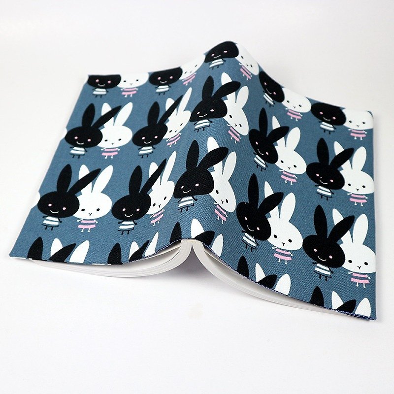 ママのマニュアルA5サイズのブックカバー布帳布の服 - ウサギの大根 - ノート・手帳 - コットン・麻 ブルー