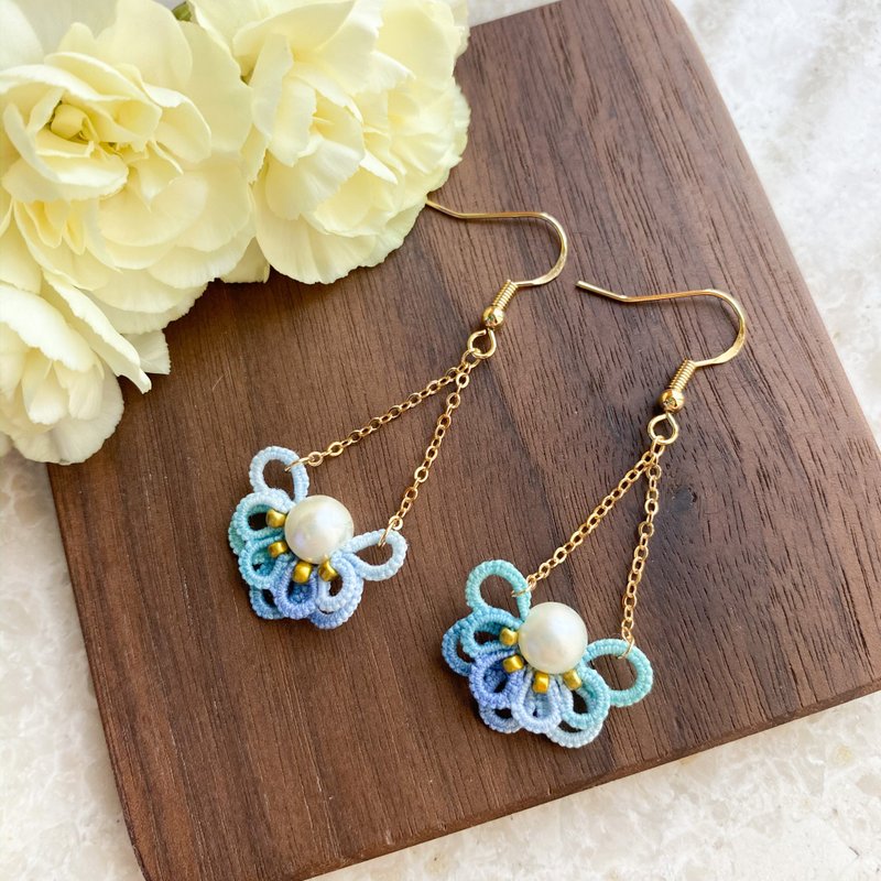 Girly Blue Gradient Earrings - ต่างหู - งานปัก สีน้ำเงิน