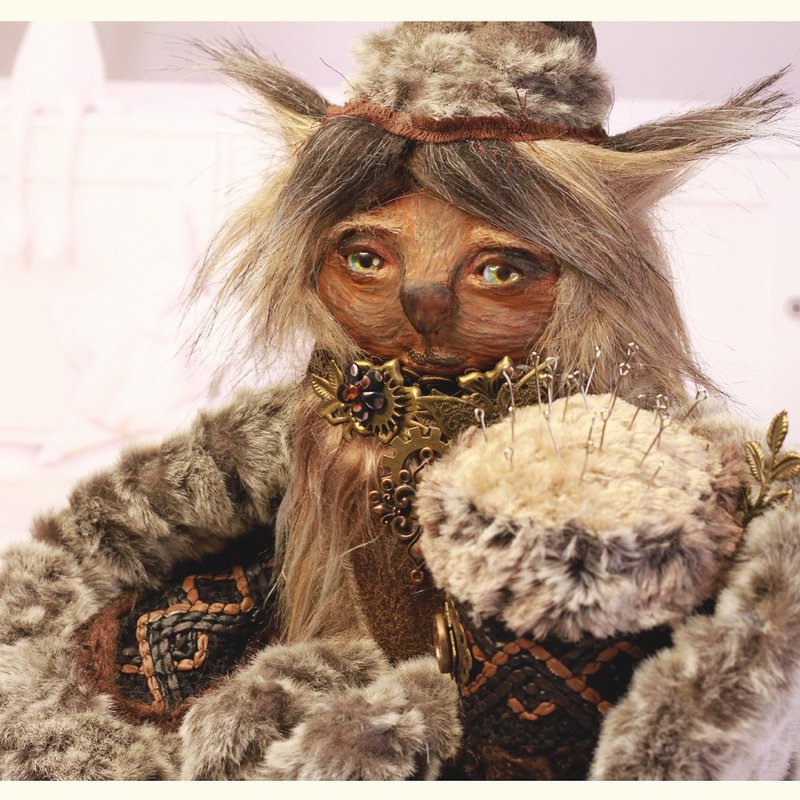 Fluffy Fantasy Creature Pin Cushion, Steampunk Art Pin Cushion, Needle Bed - 編織/刺繡/羊毛氈/縫紉 - 其他材質 灰色