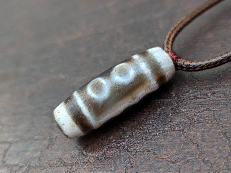 5 eye dzi pendant necklace, natural vintage Tibetan genuine agate talisman - สร้อยคอ - เครื่องเพชรพลอย สีนำ้ตาล