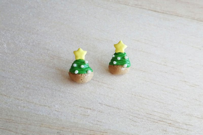 Christmas Tree Dessert Tower Sterling Silver Earrings/ Clip-On - ต่างหู - ดินเหนียว สีเขียว