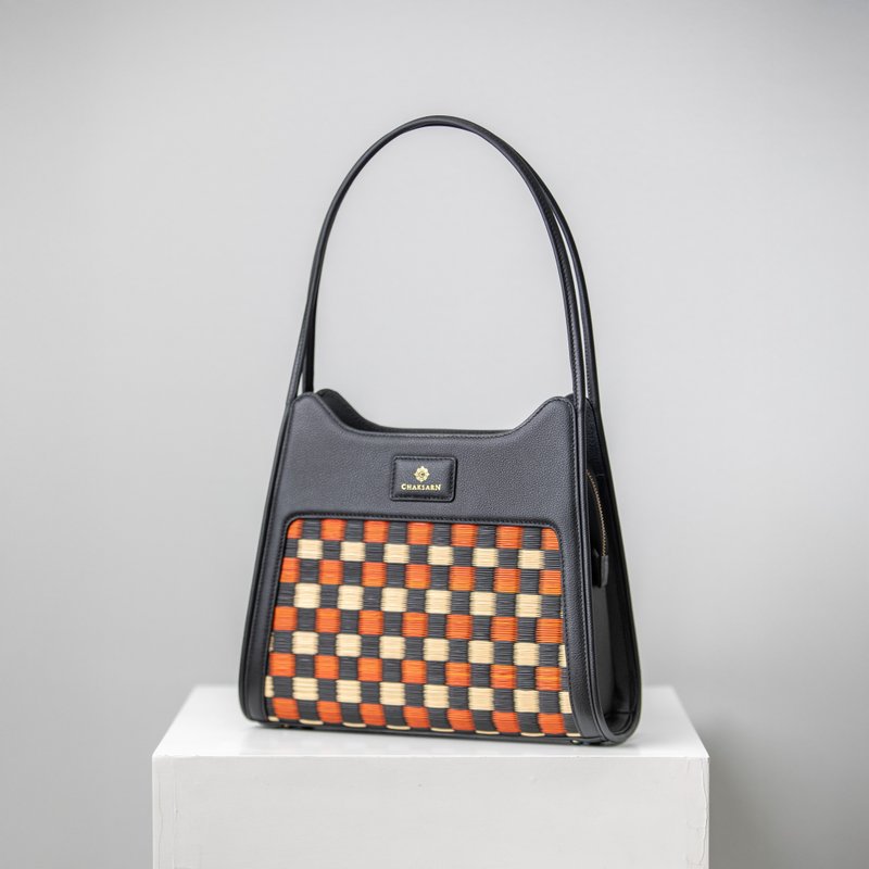 Woven Straw and Genuine Leather Shoulder Bag in Black Orange - 手提包/手提袋 - 真皮 黑色