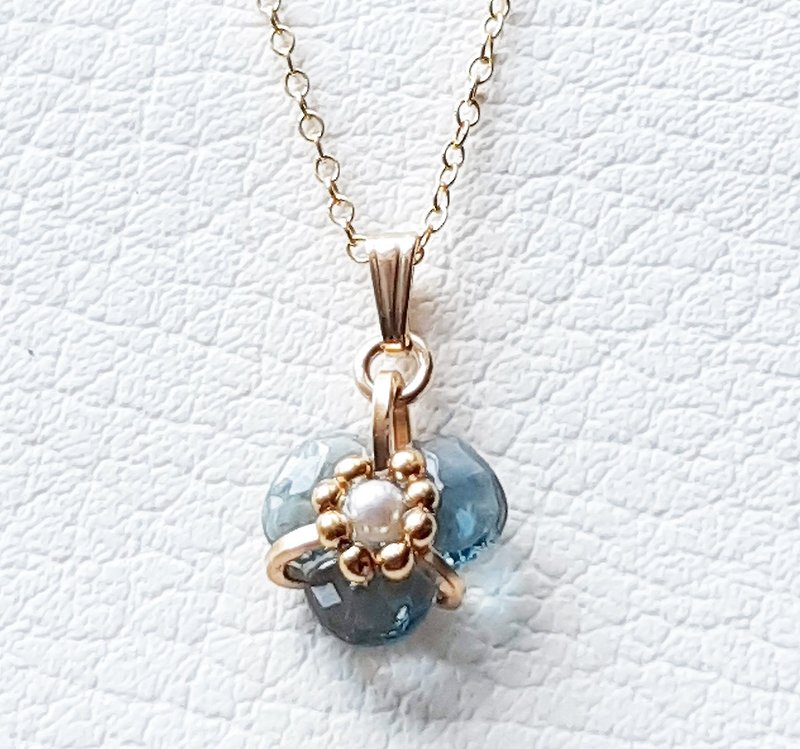 Natural stone flower necklace London blue topaz freshwater pearl - Necklaces - Other Metals Blue