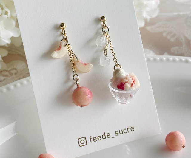 ちょっこり♡風鈴風にゃんこ♡ストロベリーミルク マーブル ピアス/イヤリング★ 丸ごと桃と桃たっぷりかき氷 ピアスorイヤリングorチャーム