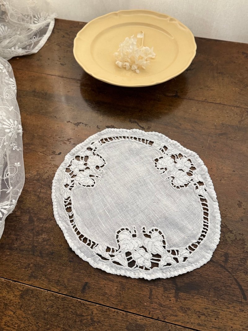 50180-典雅法國古董手工刺繡餐墊27x25cm - 桌布/桌巾/餐墊 - 棉．麻 