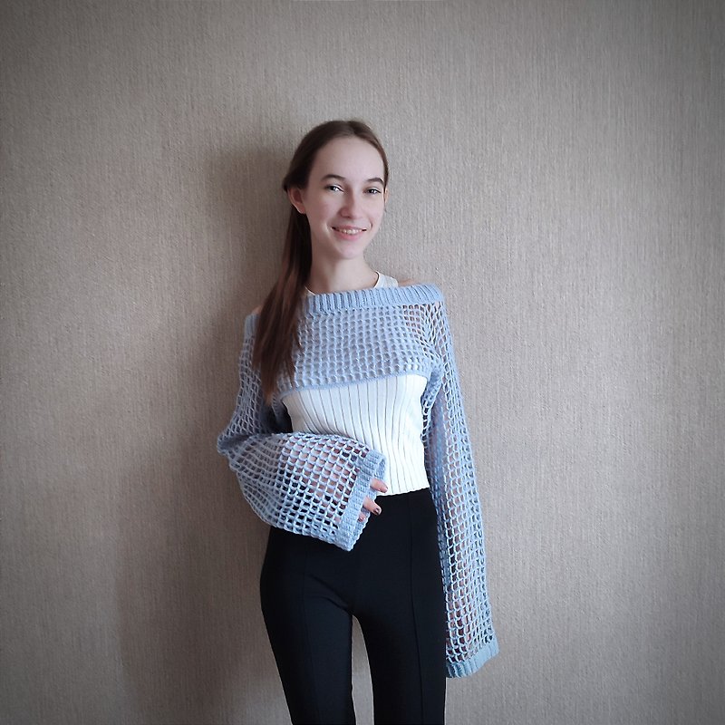 อะคริลิค สเวตเตอร์ผู้หญิง สีน้ำเงิน - Cropped sweater for a girl. Crochet sweater. Crocheted sleeves. Blue sweater.