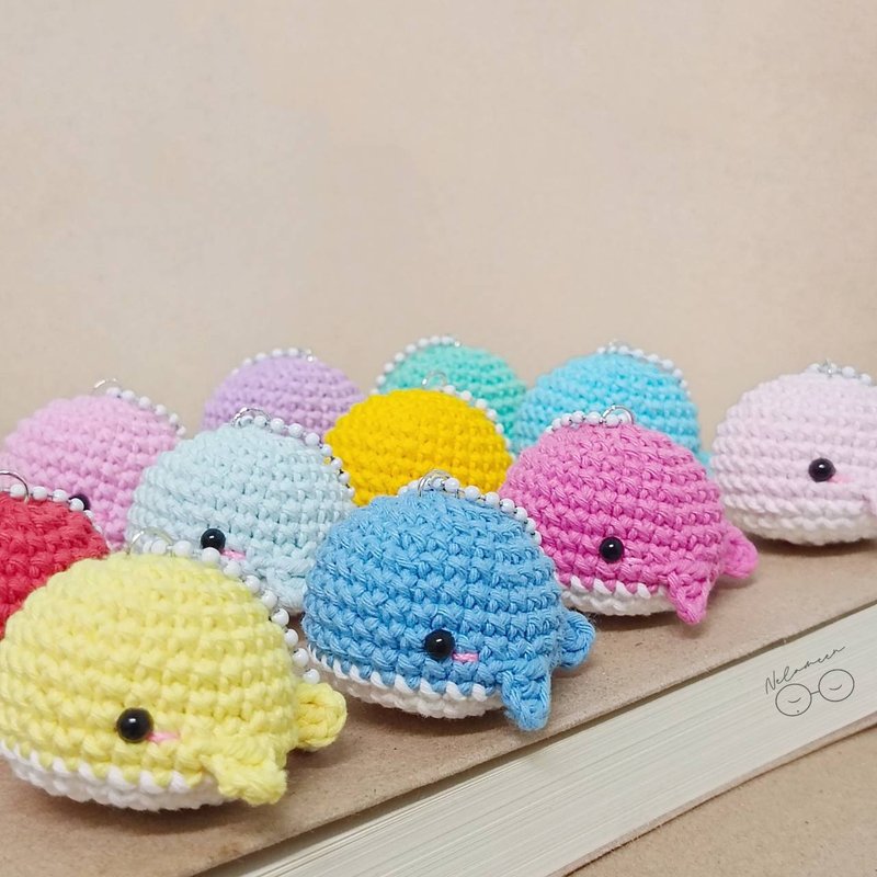 Whale crochet doll keychain - 吊飾/掛飾 - 其他材質 多色