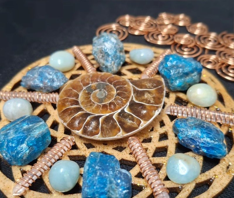 【DIY Material Kit】Manifest Your Wishes Crystal Grid - Blue Apatite & Ammonite Fossil - อื่นๆ - คริสตัล สีน้ำเงิน