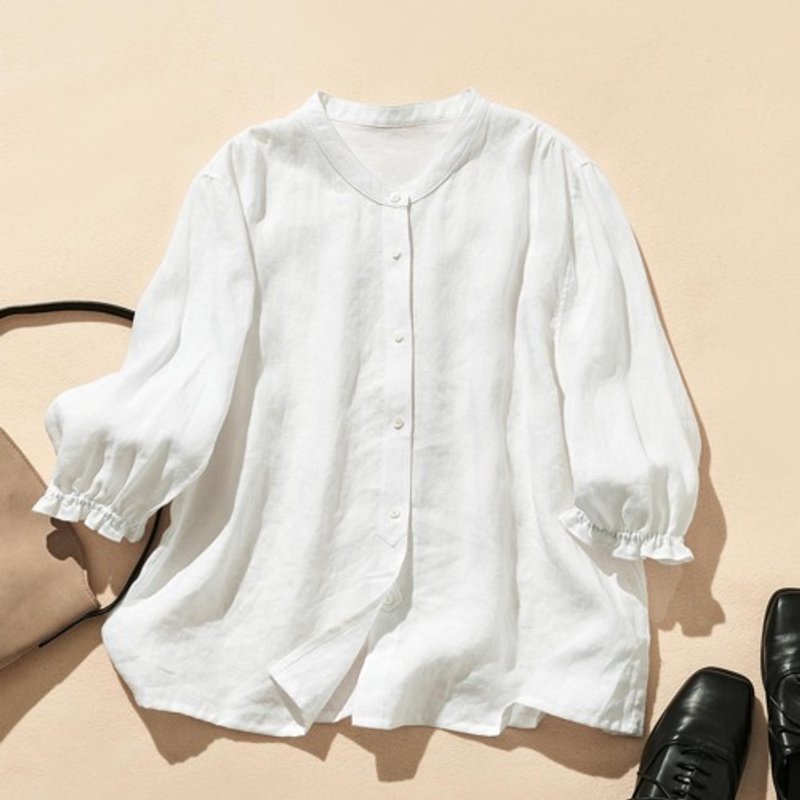 A refreshing Linen blouse with a natural look. 3/4 sleeves. 100% Linen. White. 240516-1 - เสื้อผู้หญิง - ผ้าฝ้าย/ผ้าลินิน 