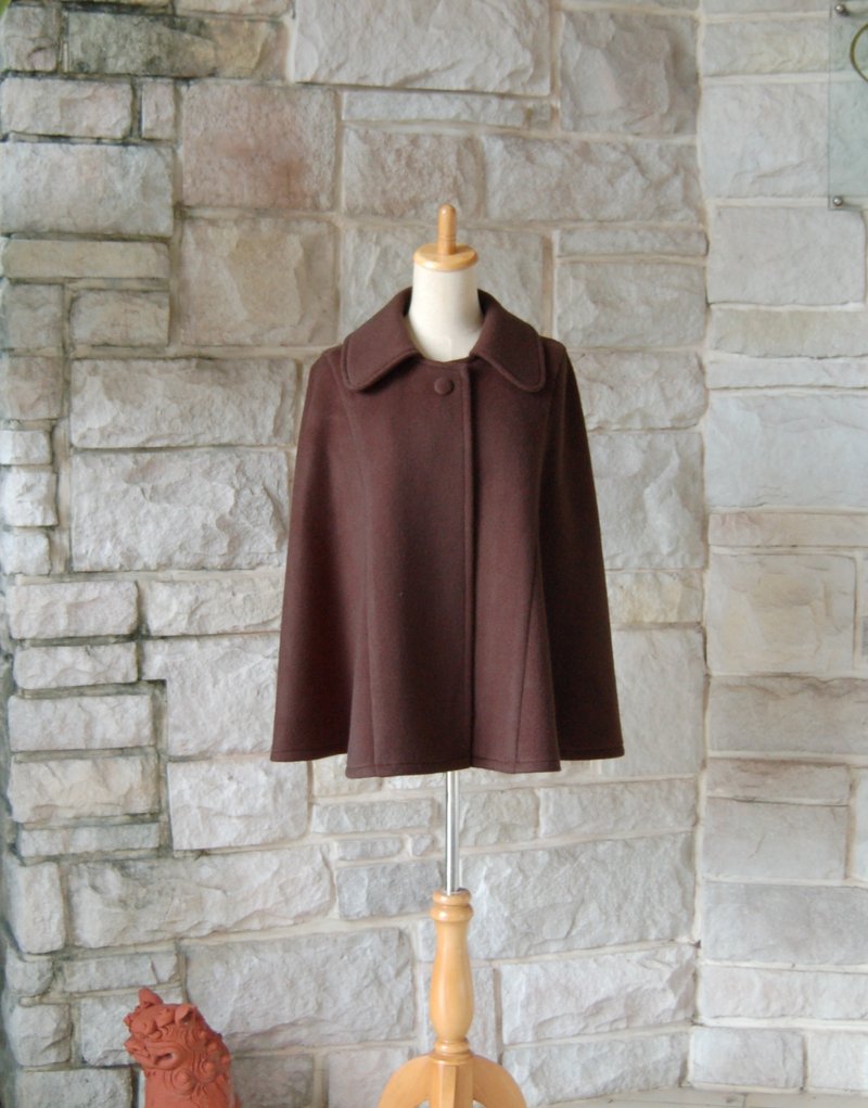 Cape coat in cashmere wool, roasted Brown, timeless and elegant - เสื้อสูท/เสื้อคลุมยาว - ขนแกะ สีนำ้ตาล